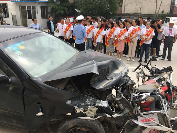 隴南駕校文明交通進(jìn)駕?！拔鍌€(gè)一”活動(dòng)