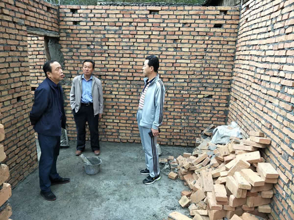 隴運(yùn)集團(tuán)公司黨委書記、董事長李寅祥同志深入琵琶鎮(zhèn)寧強(qiáng)村開展幫扶工作