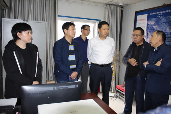 市交通運(yùn)輸局黨組副書記、市運(yùn)管局局長何濤一行到隴運(yùn)集團(tuán)公司檢查國慶節(jié)前安全生產(chǎn)工作