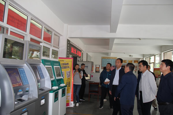 市安委辦主任、安監(jiān)局局長(zhǎng)李永宏一行到隴運(yùn)集團(tuán)公司檢查指導(dǎo)工作