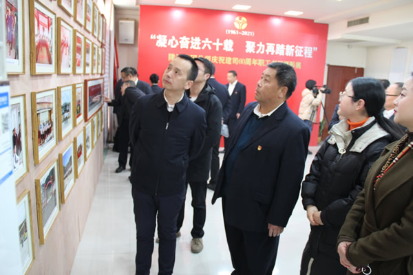隴運集團(tuán)慶祝建司60周年職工書畫攝影展開幕